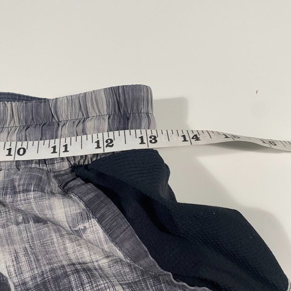 Lululemon Lightweight Lined Running Shorts 26x7 - Picture 7 of 8